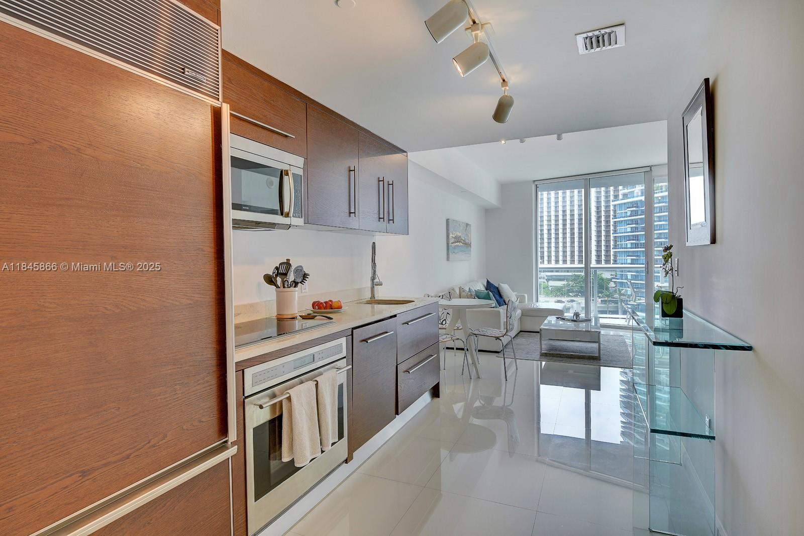 465 Brickell Ave #904