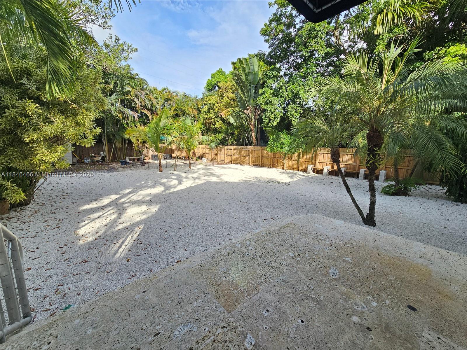 5981 NE 6th Ave Miami, FL 33137