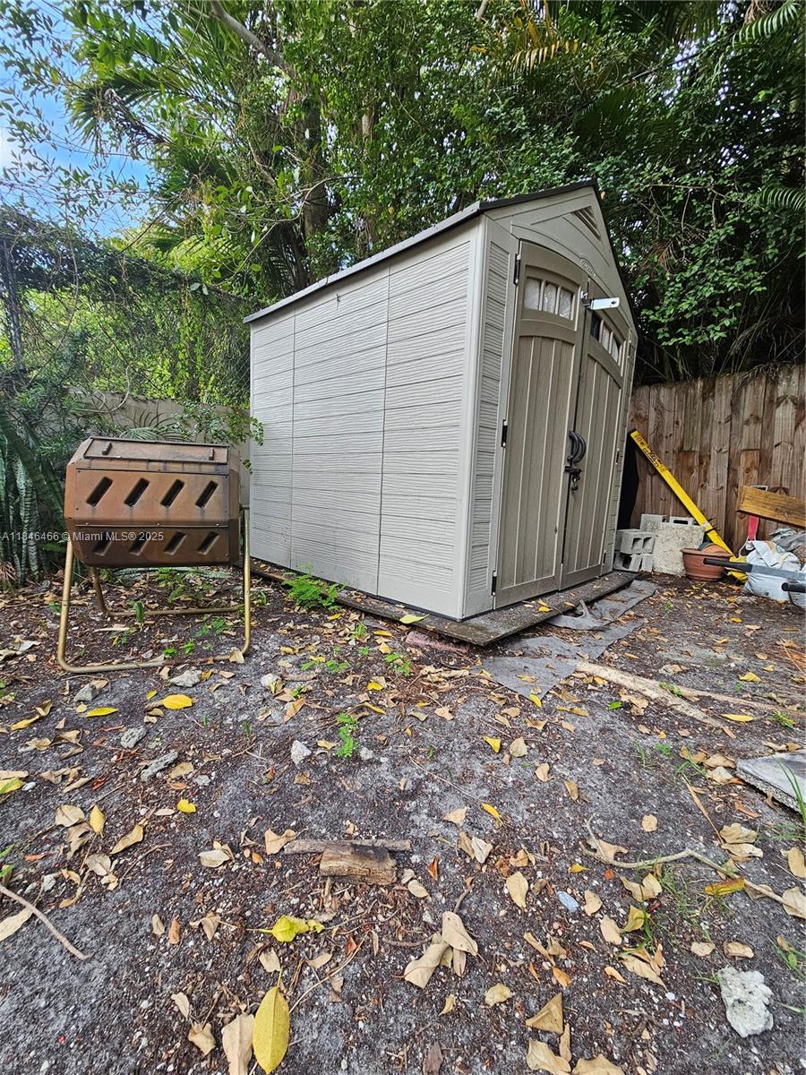 5981 NE 6th Ave Miami, FL 33137