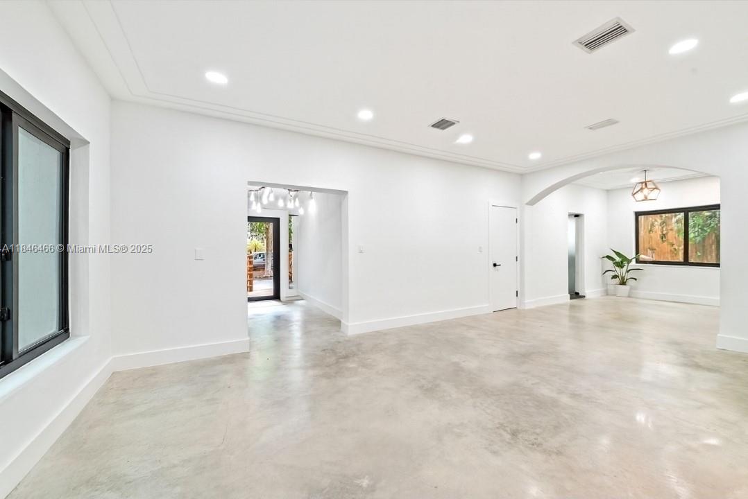 5981 NE 6th Ave Miami, FL 33137