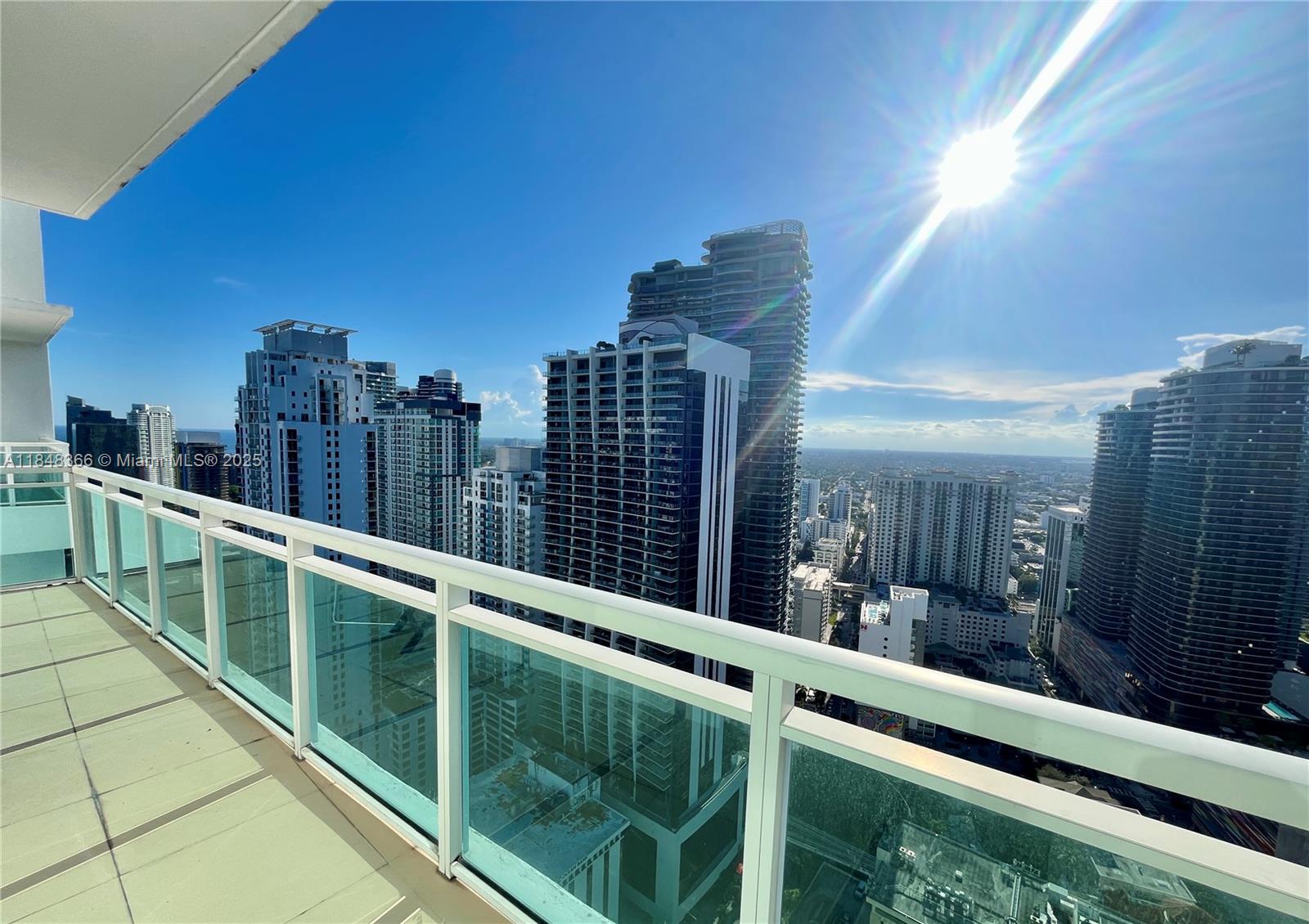 951 Brickell Ave #4307