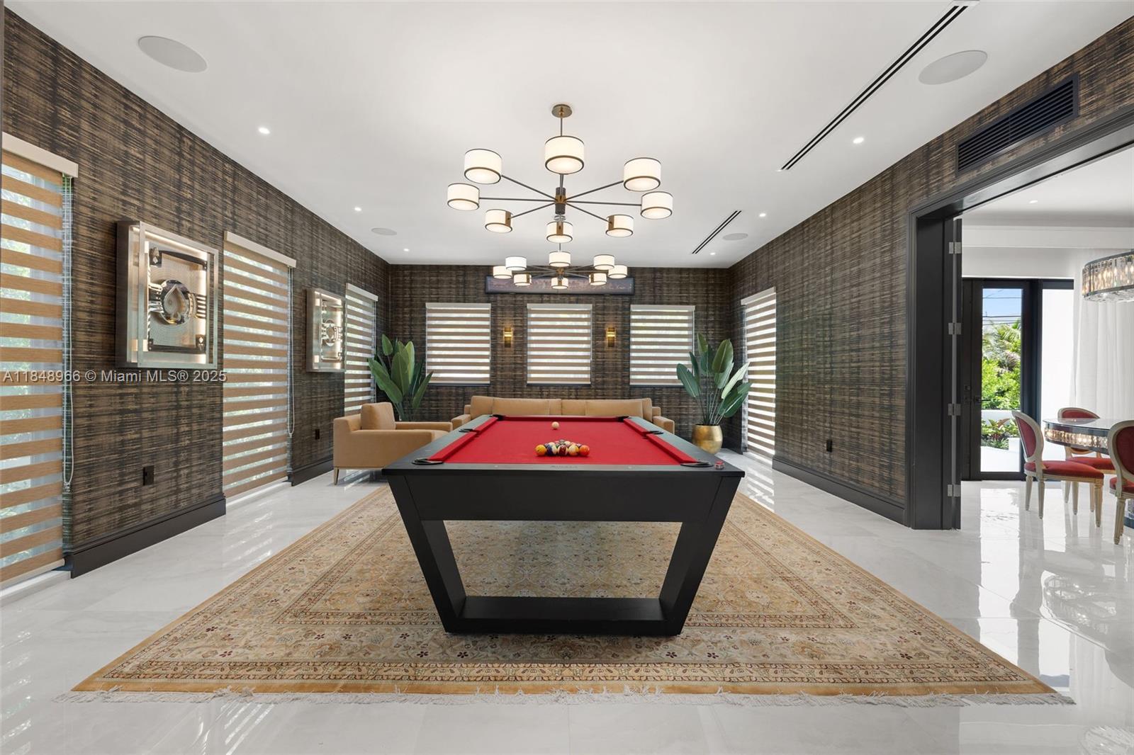 2321 N Bay Rd Miami Beach, FL 33140