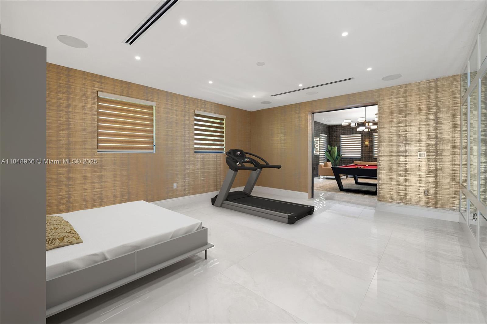 2321 N Bay Rd Miami Beach, FL 33140