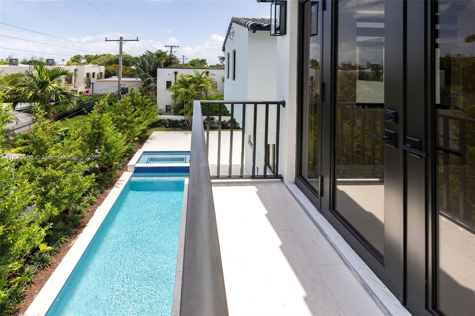 2321 N Bay Rd Miami Beach, FL 33140