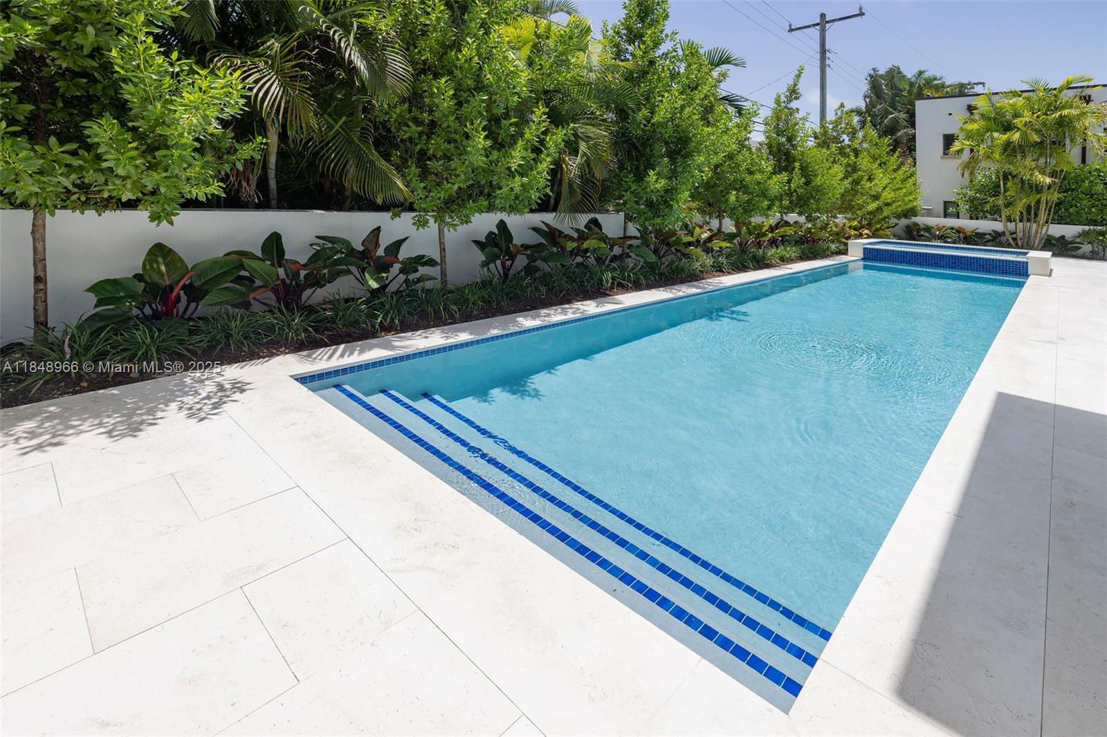 2321 N Bay Rd Miami Beach, FL 33140