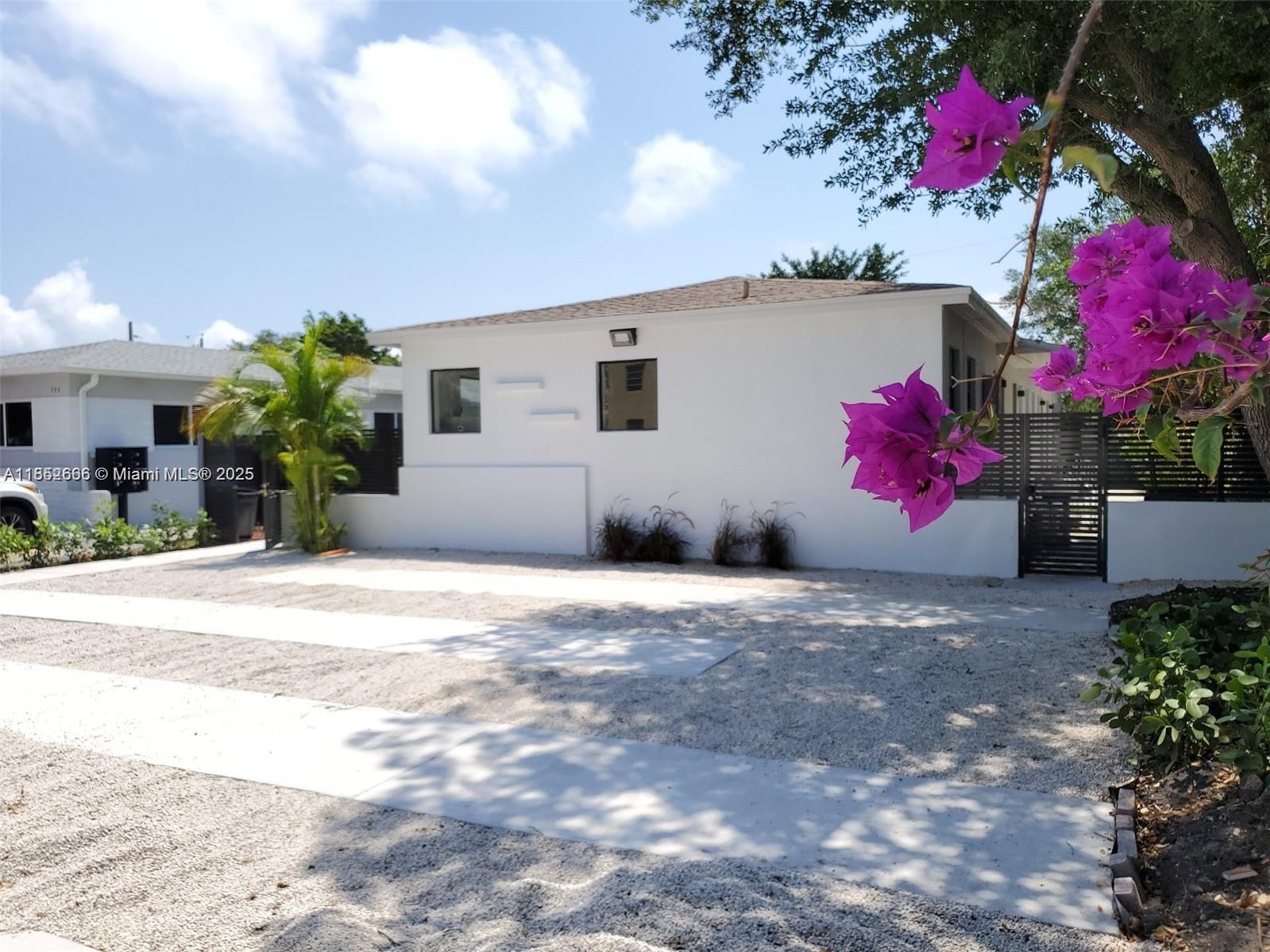 740 SW 9th St