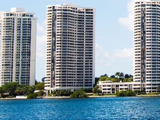 2800 Island Blvd #902