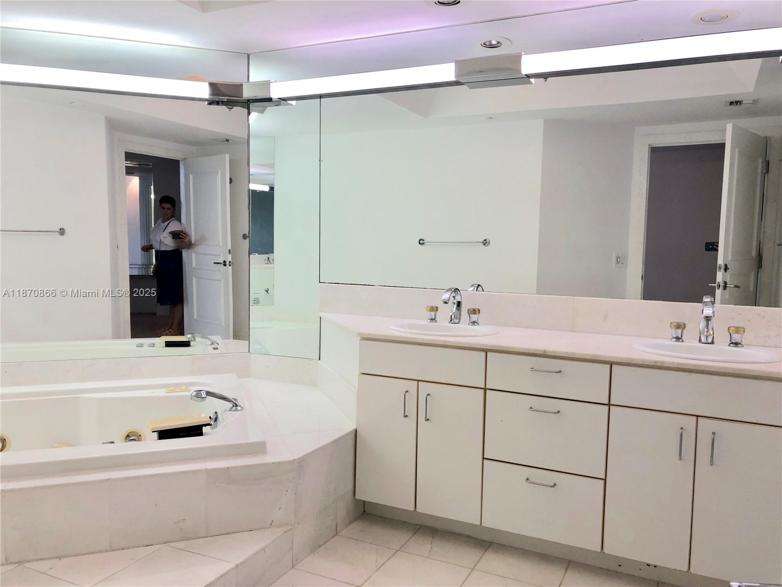 2800 Island Blvd #902 Aventura, FL 33160 2800 Island Blvd #902 Aventura, FL 33160