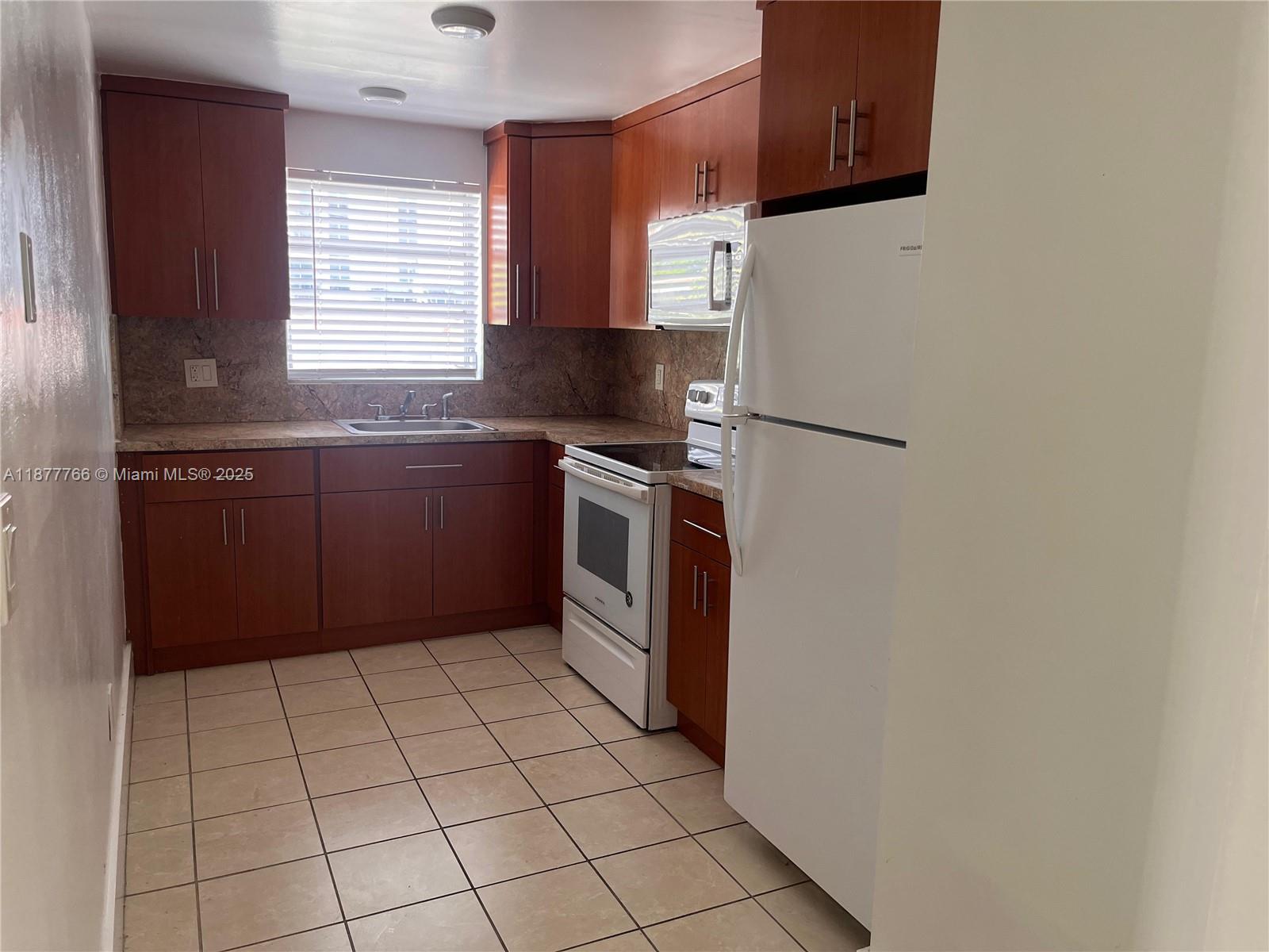 500 NE 26th St #3C