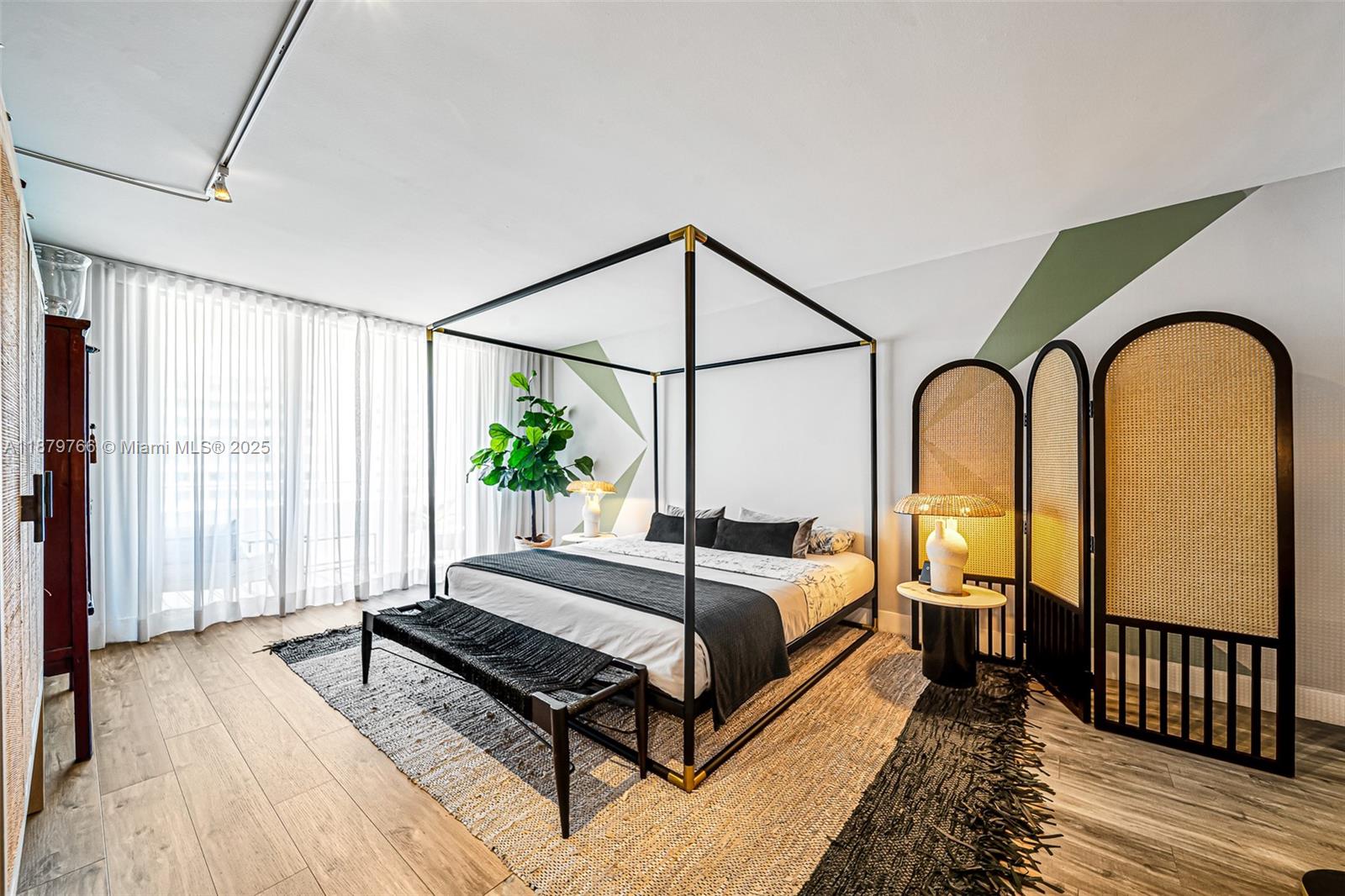 5600 Collins Ave #12E Miami Beach, FL 33140