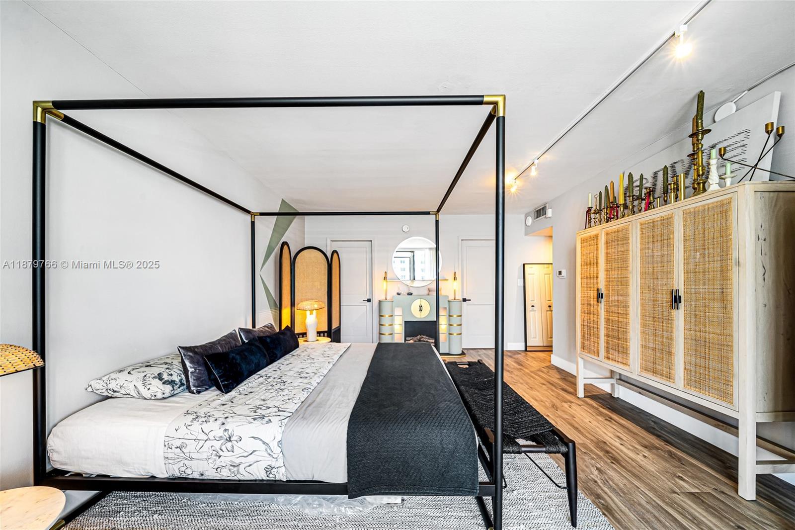 5600 Collins Ave #12E Miami Beach, FL 33140