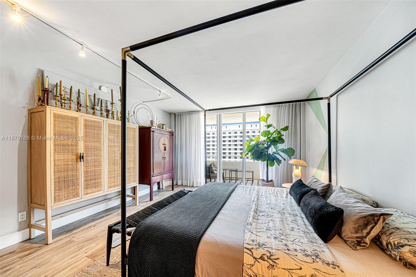 5600 Collins Ave #12E Miami Beach, FL 33140