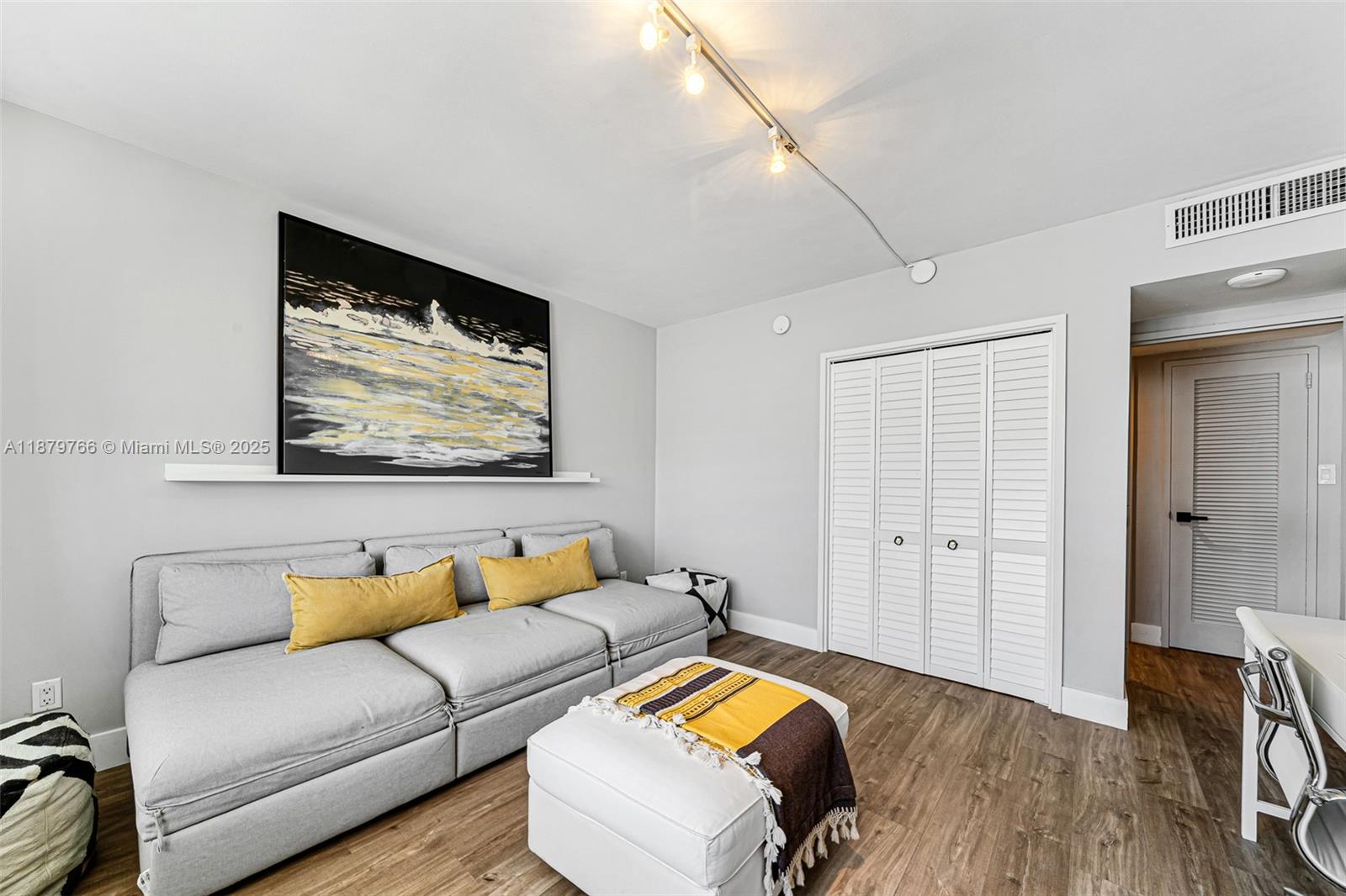 5600 Collins Ave #12E Miami Beach, FL 33140