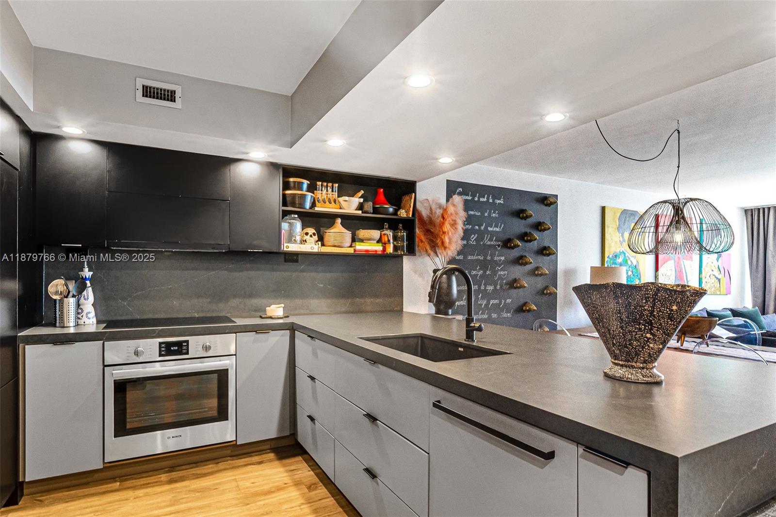 5600 Collins Ave #12E Miami Beach, FL 33140