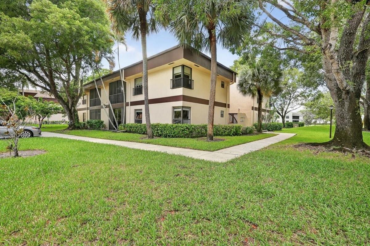 2652 N Carambola Cir #1738
