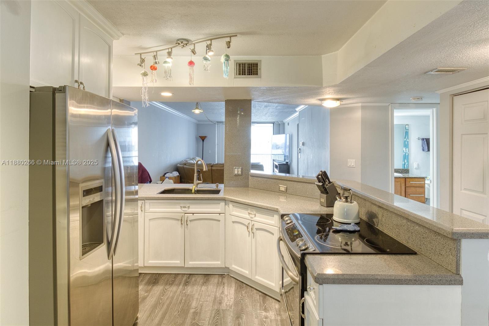 115 Lake Emerald Dr #306