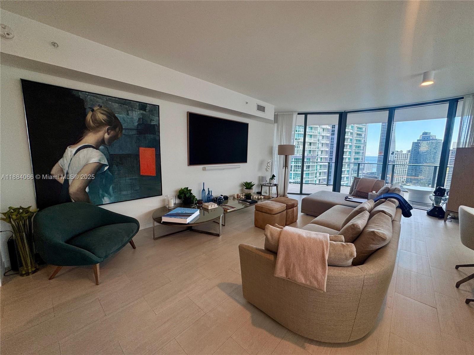 image Brickell Flatiron Condo10