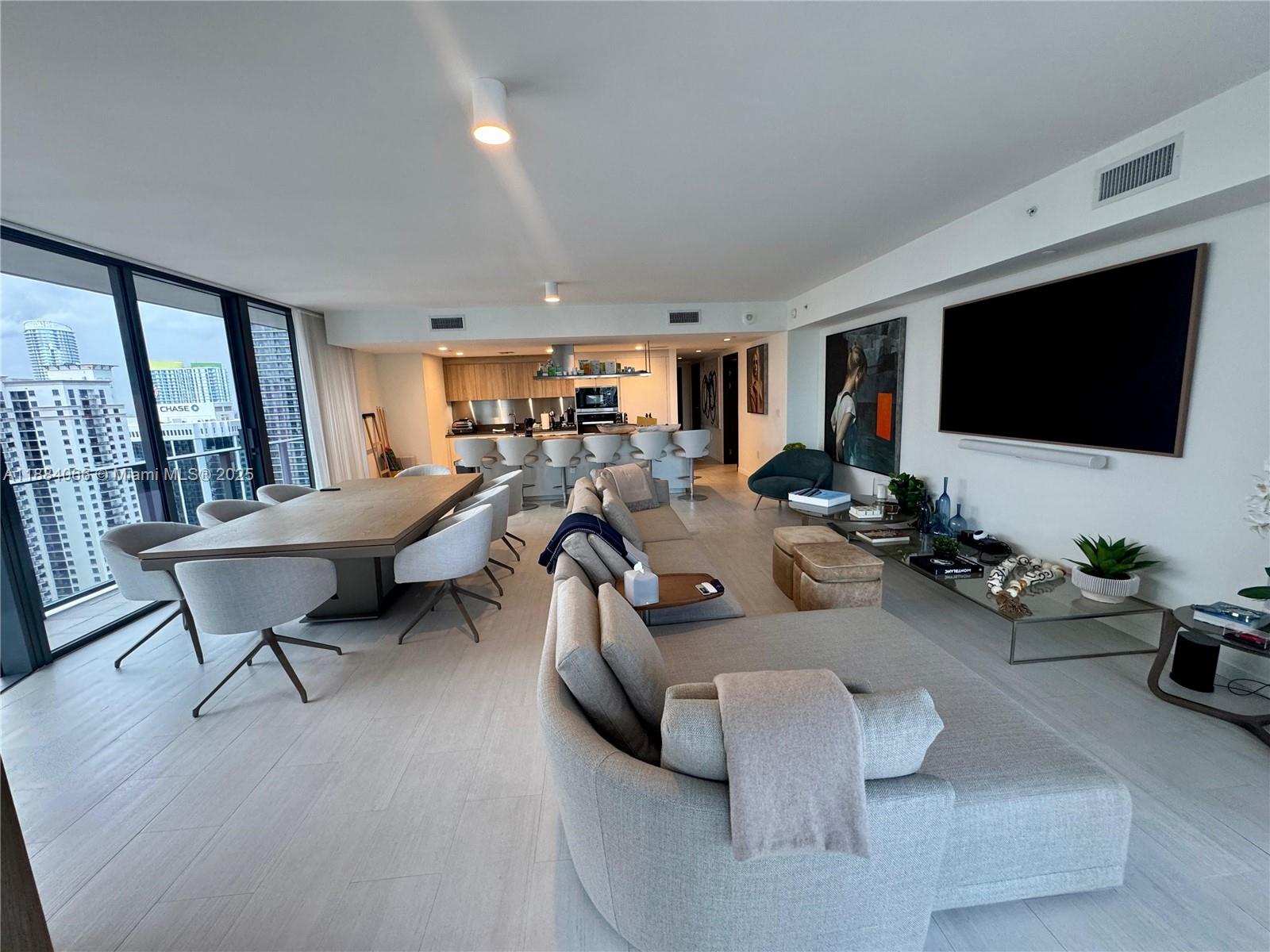 image Brickell Flatiron Condo12