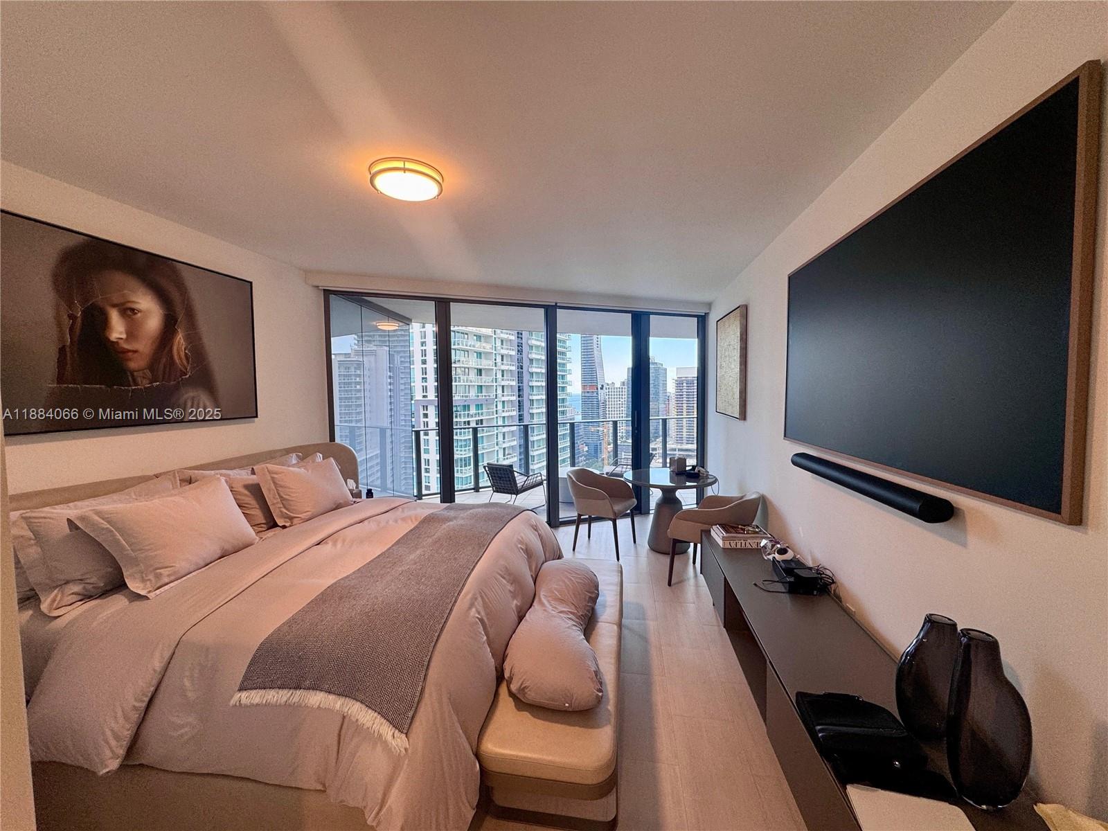 image Brickell Flatiron Condo17