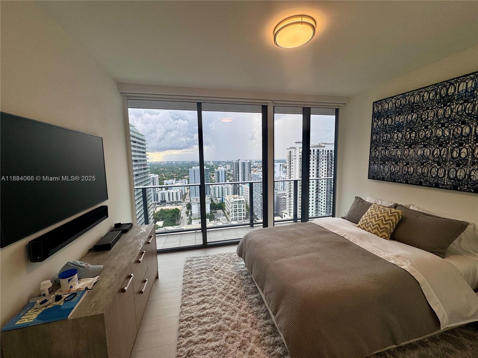 image Brickell Flatiron Condo18
