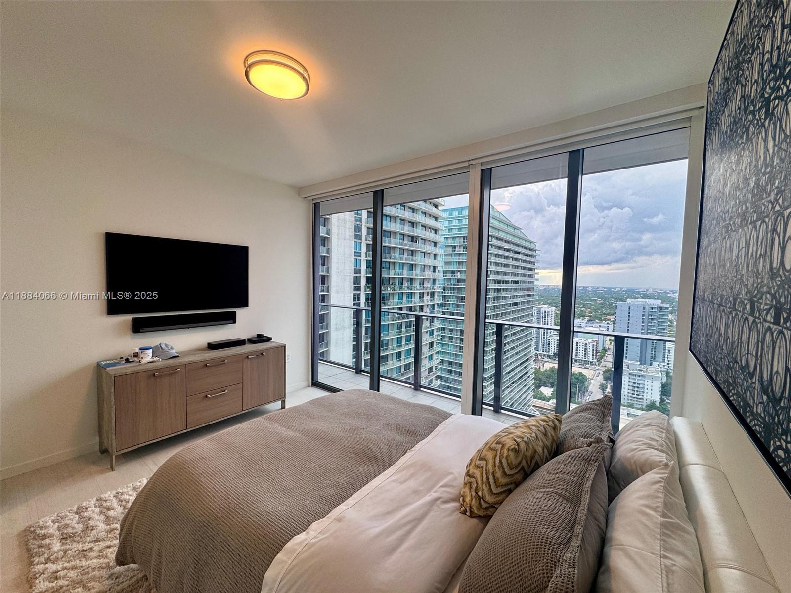 image Brickell Flatiron Condo19