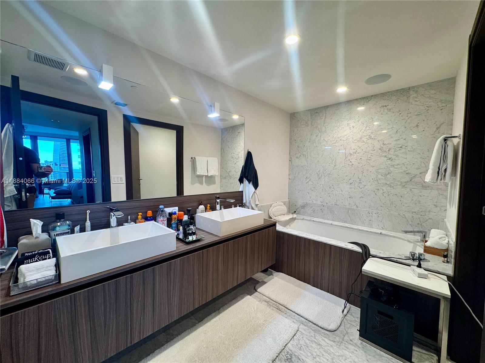image Brickell Flatiron Condo23