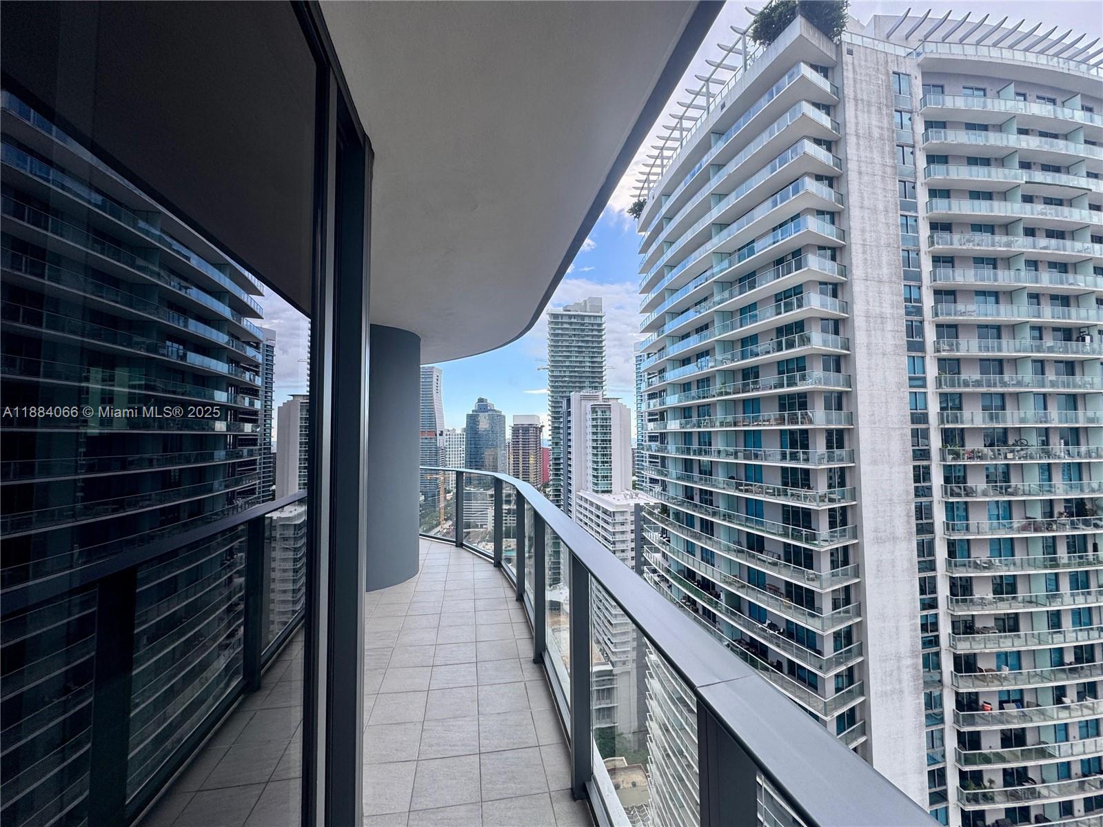 image Brickell Flatiron Condo3