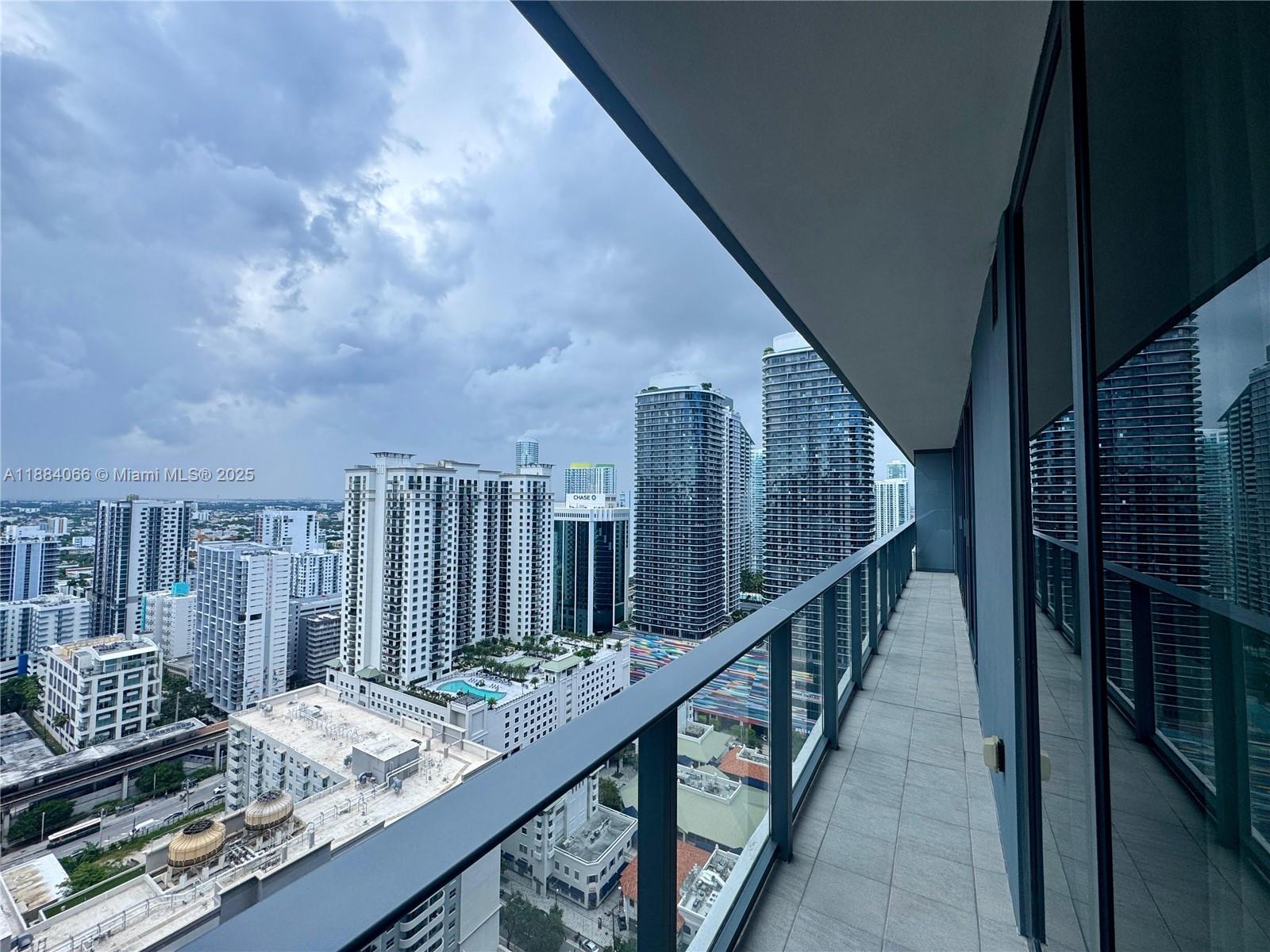 image Brickell Flatiron Condo5