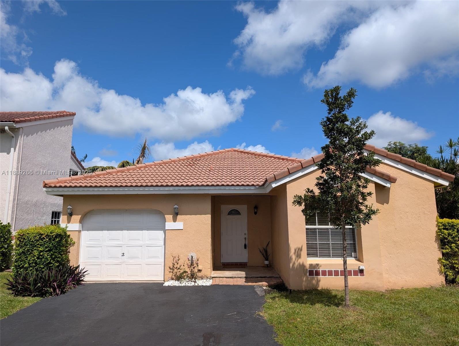 1405 Seagrape Cir