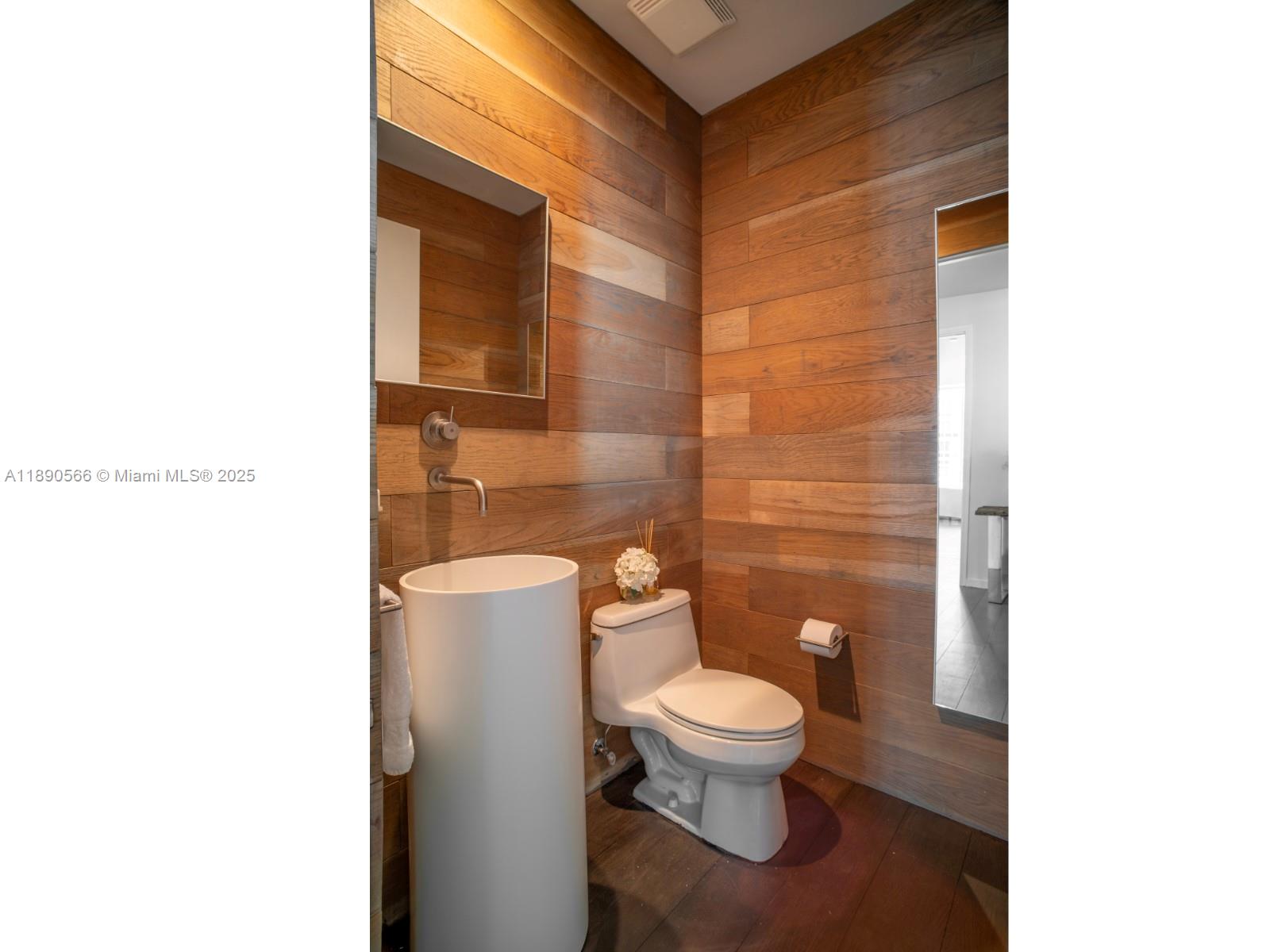 900 Brickell Key Blvd #2204 Miami, FL 33131