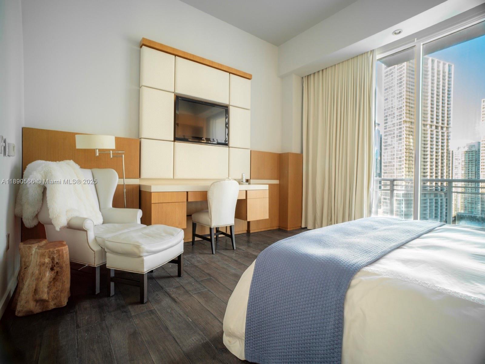 900 Brickell Key Blvd #2204 Miami, FL 33131