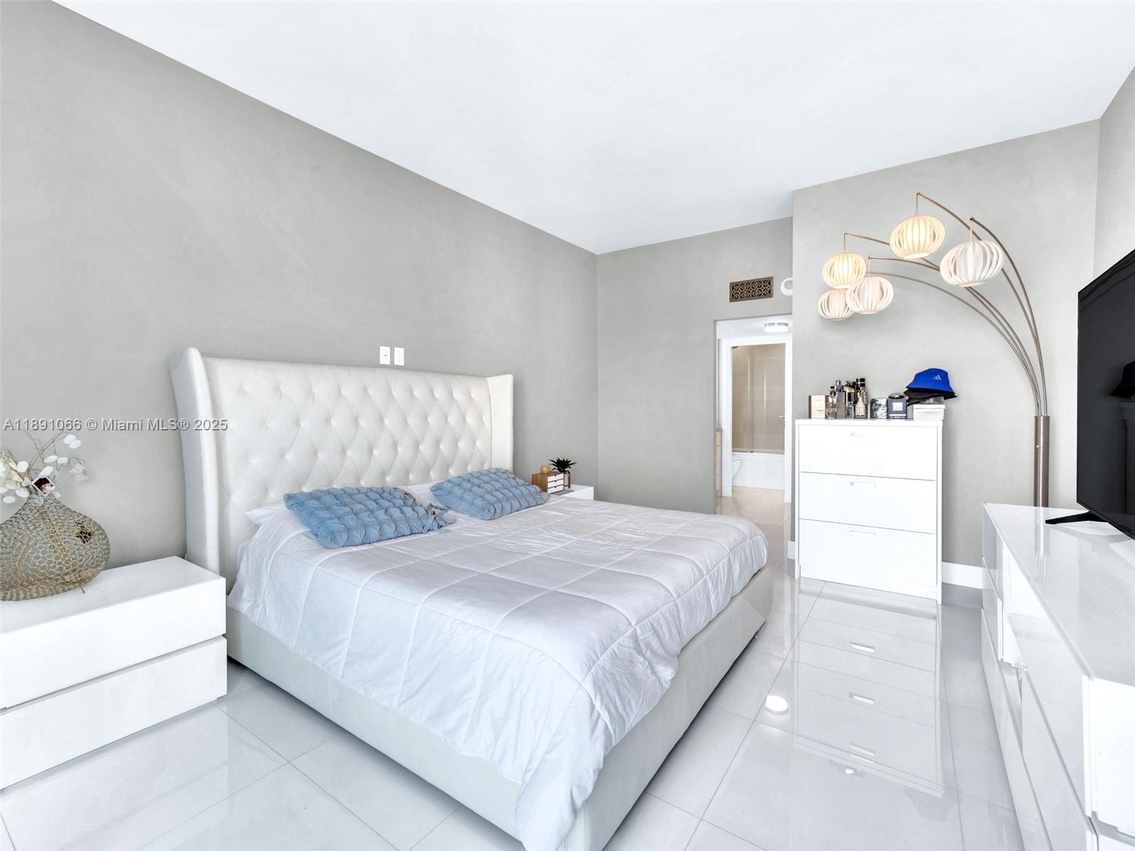 image Arlen House East11