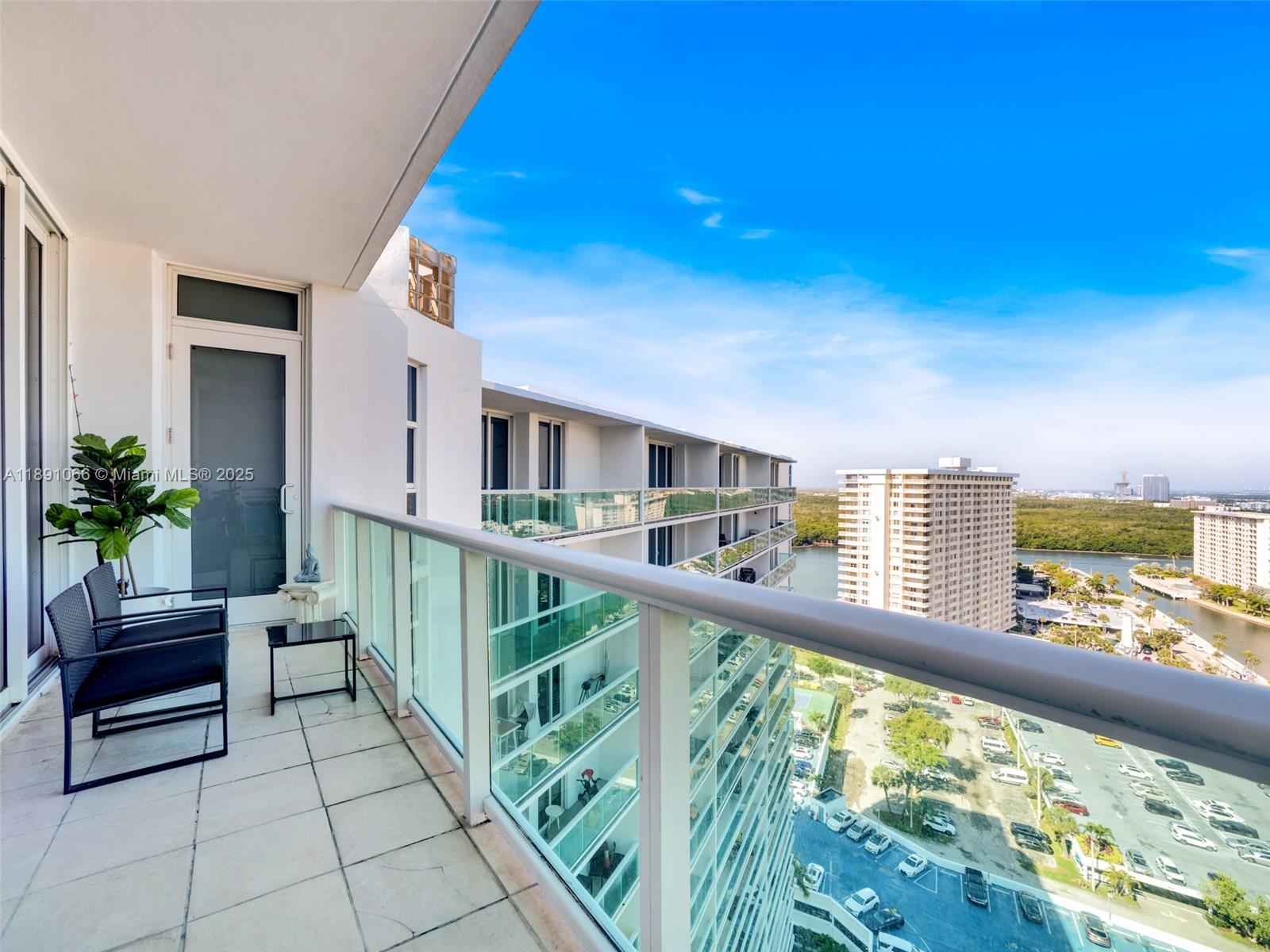 image Arlen House East22