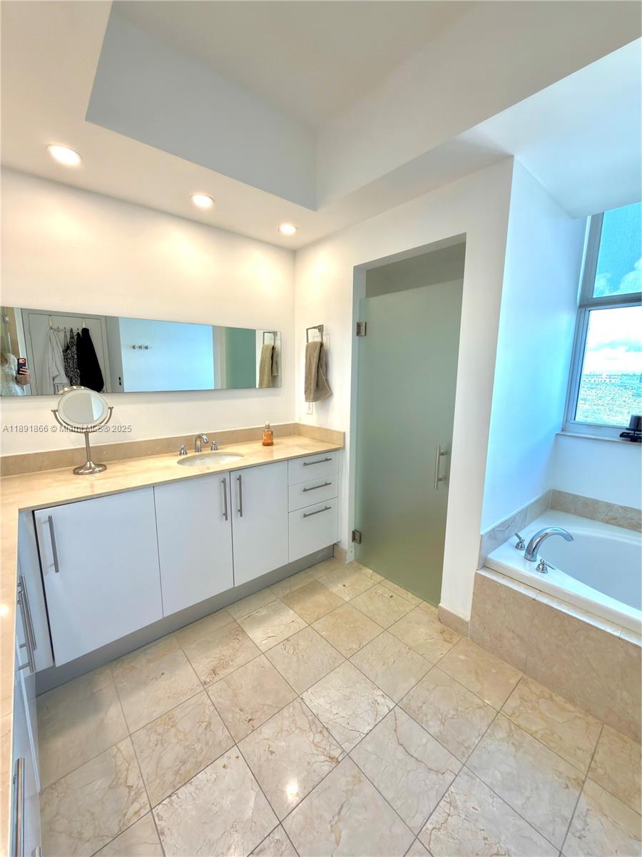 image Aventura Marina Condo24