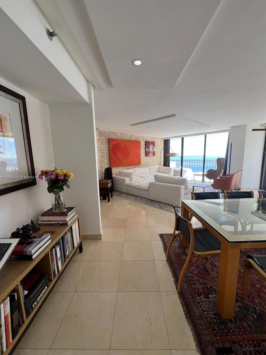 image Villa Regina Condo6