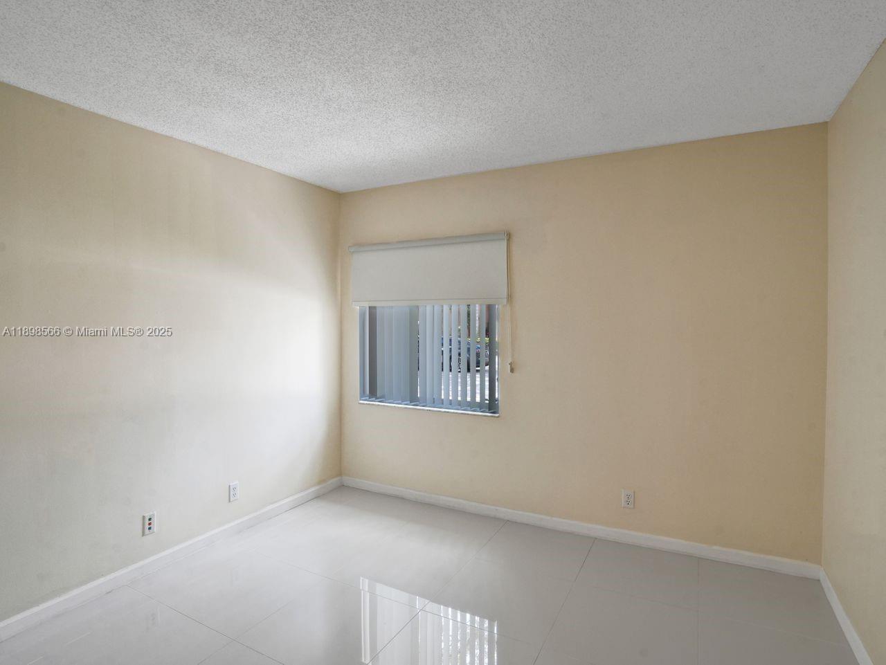 15831 SW 10th St Pembroke Pines, FL 33027