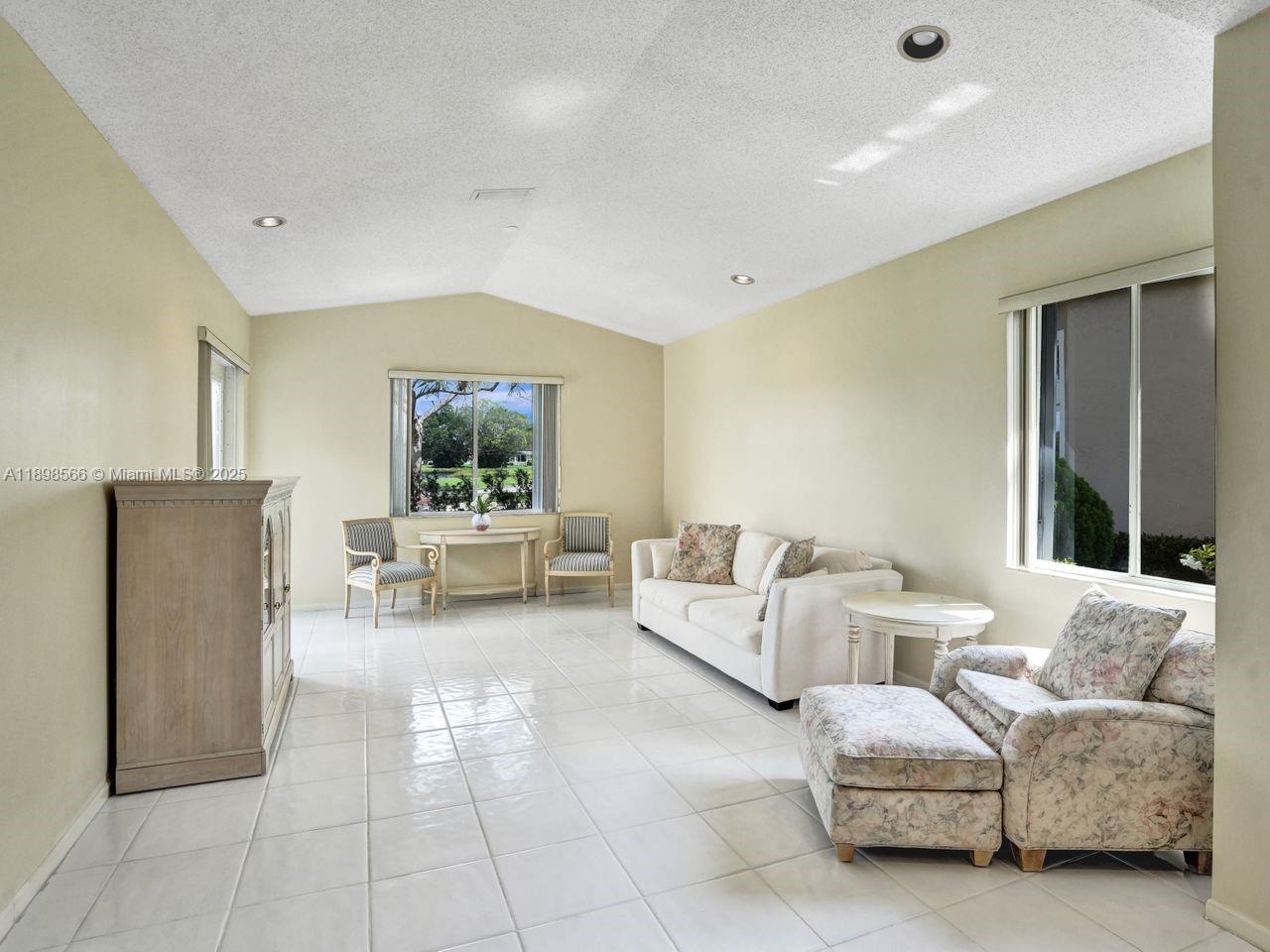 15831 SW 10th St Pembroke Pines, FL 33027