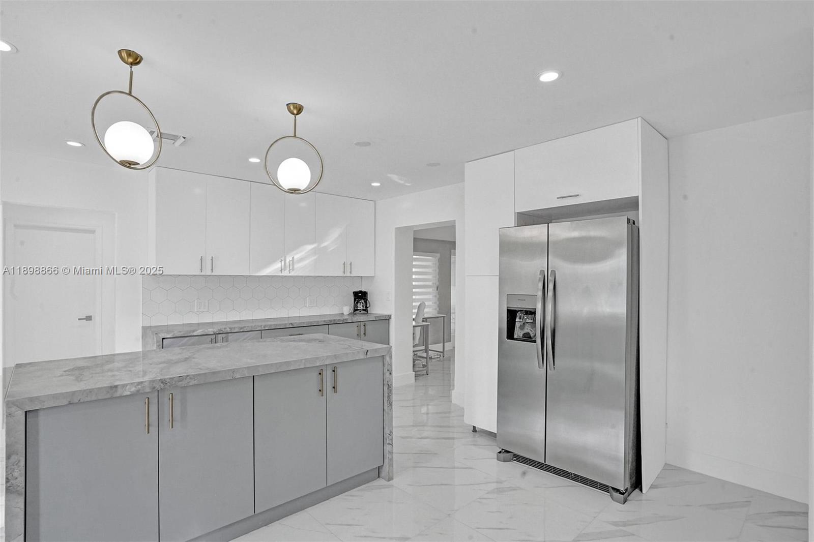 725 Harrison St Hollywood, FL 33019