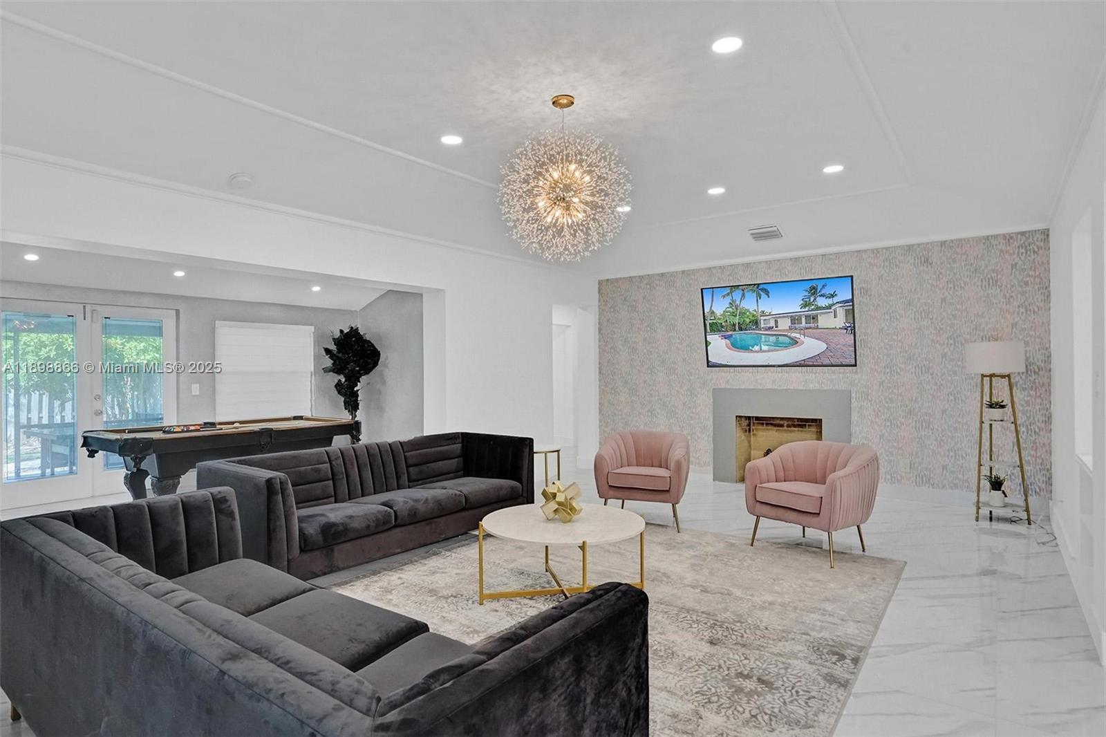 725 Harrison St Hollywood, FL 33019