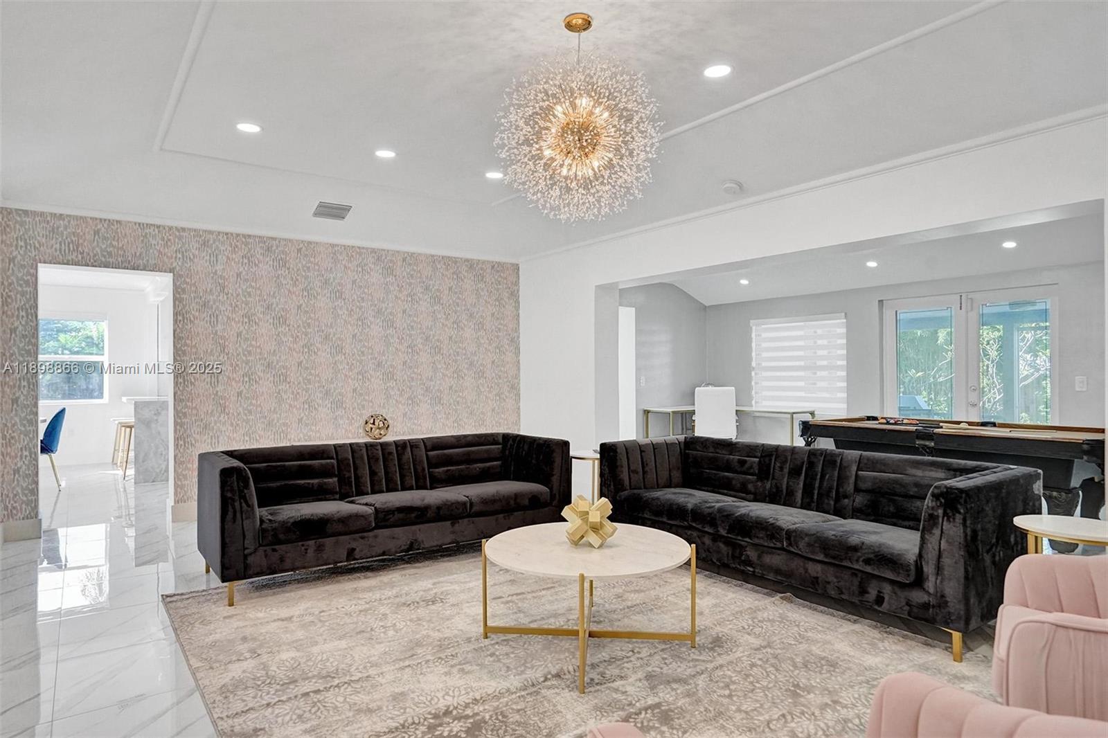 725 Harrison St Hollywood, FL 33019