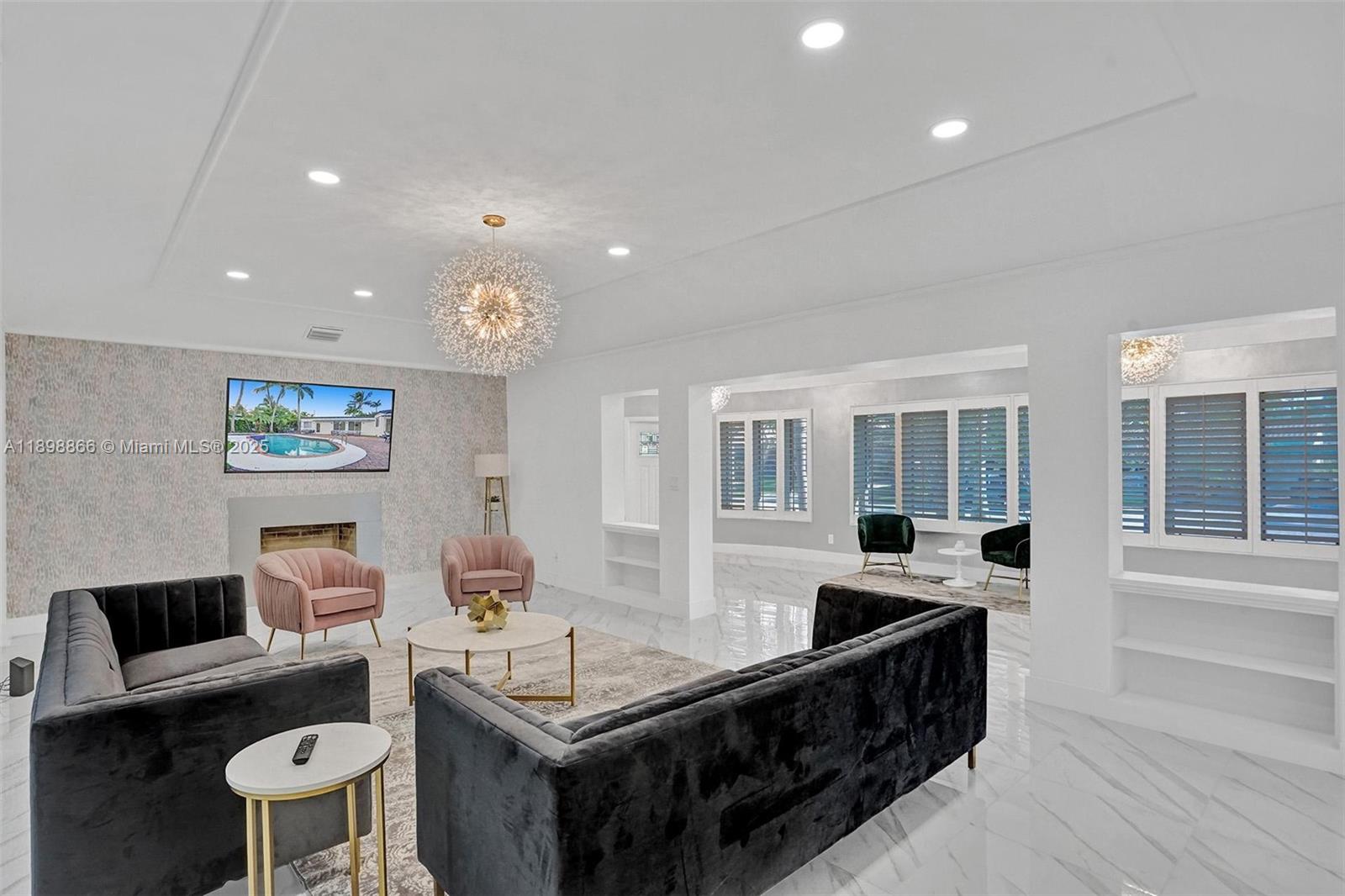 725 Harrison St Hollywood, FL 33019