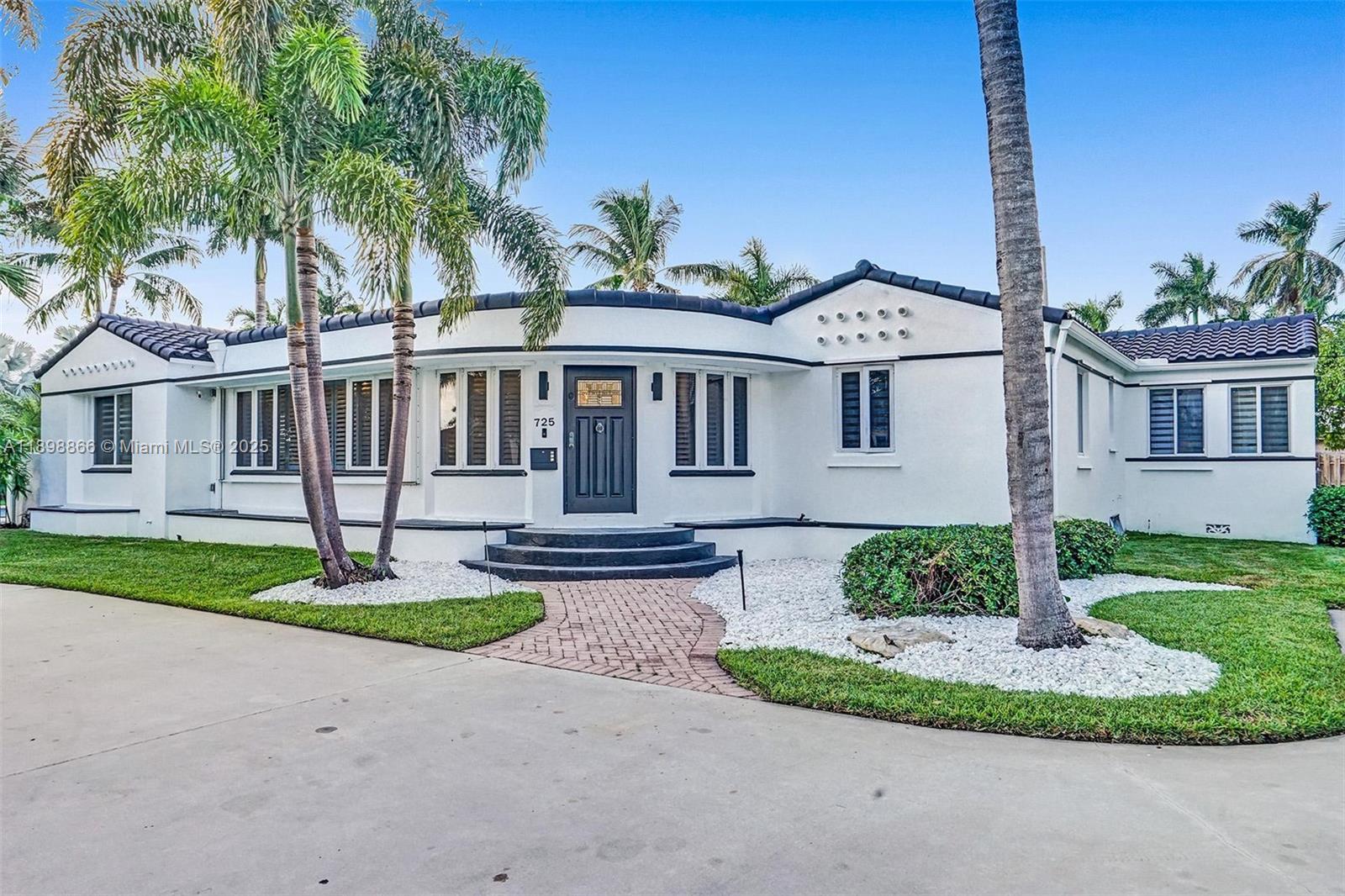 725 Harrison St Hollywood, FL 33019