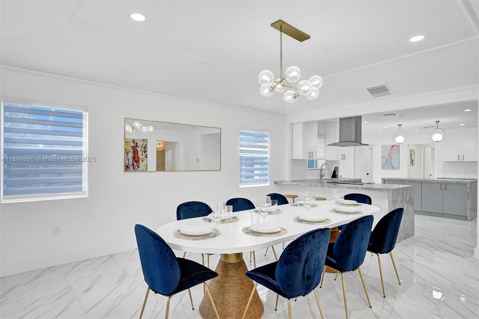 725 Harrison St Hollywood, FL 33019