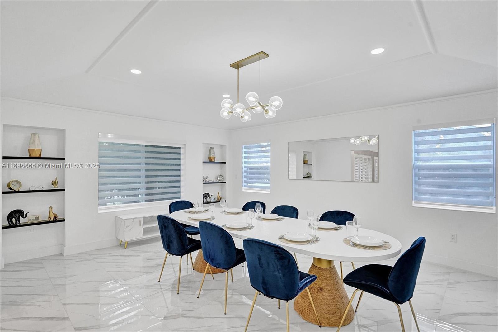 725 Harrison St Hollywood, FL 33019