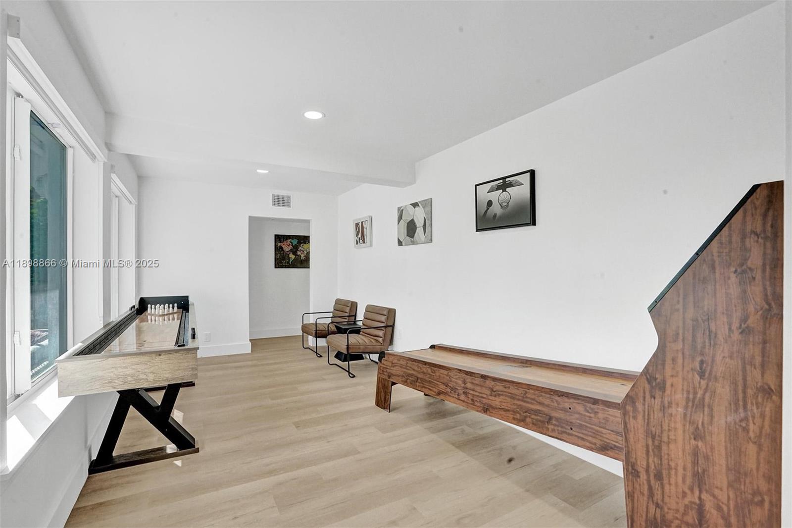 725 Harrison St Hollywood, FL 33019