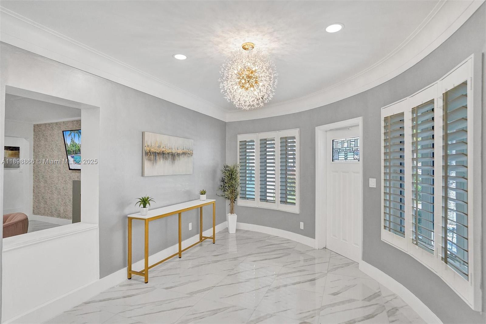 725 Harrison St Hollywood, FL 33019