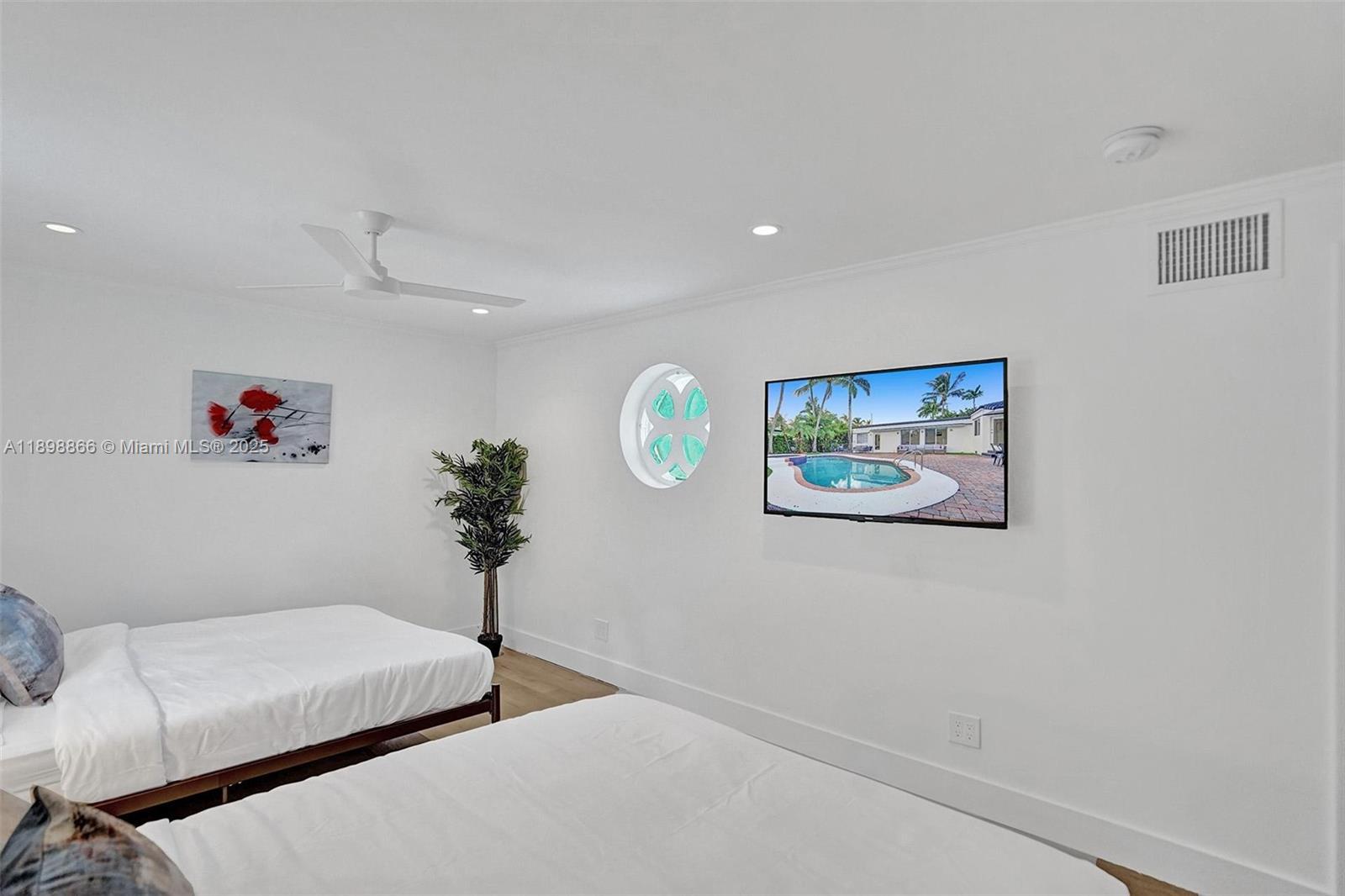 725 Harrison St Hollywood, FL 33019