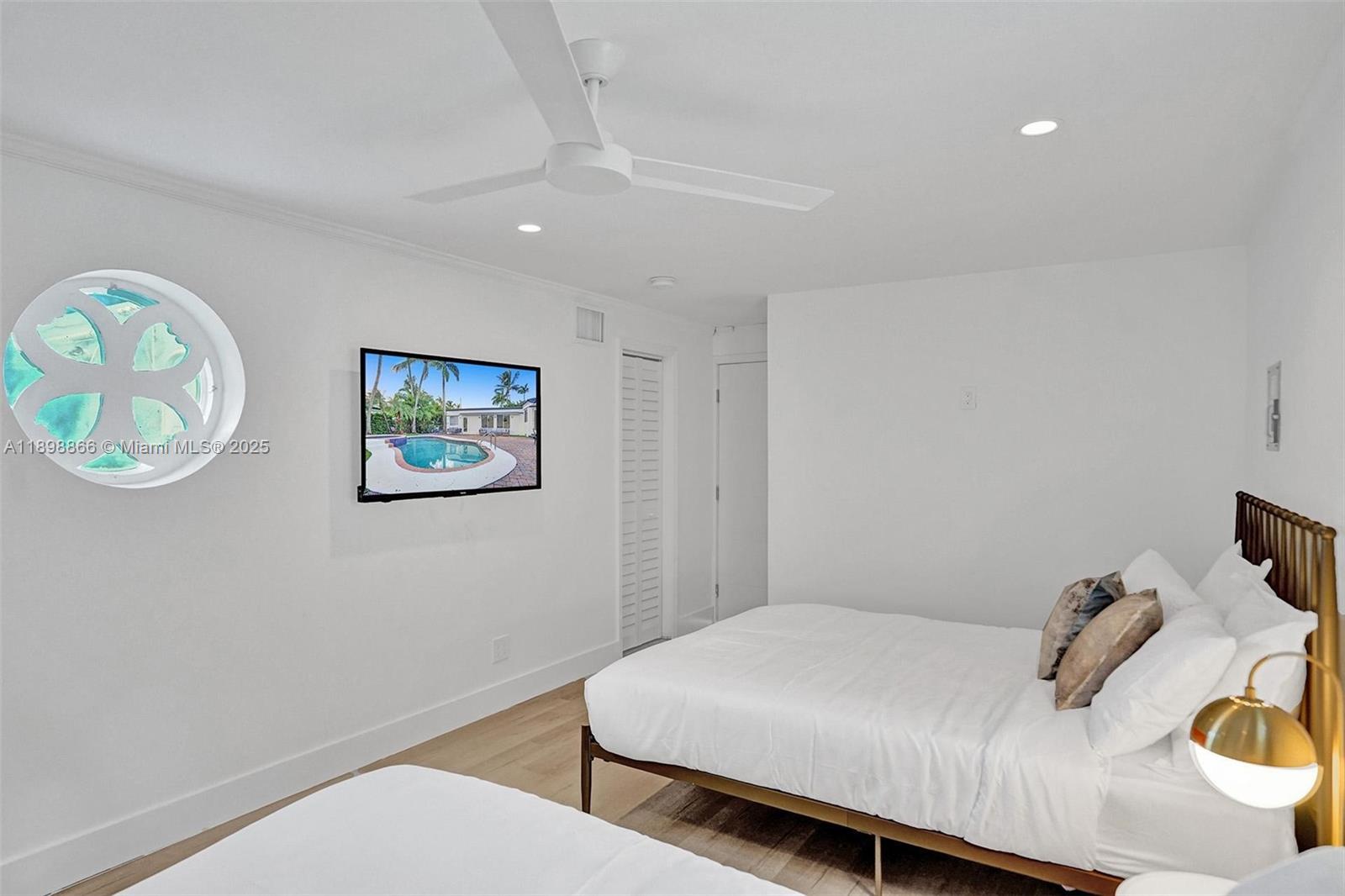 725 Harrison St Hollywood, FL 33019