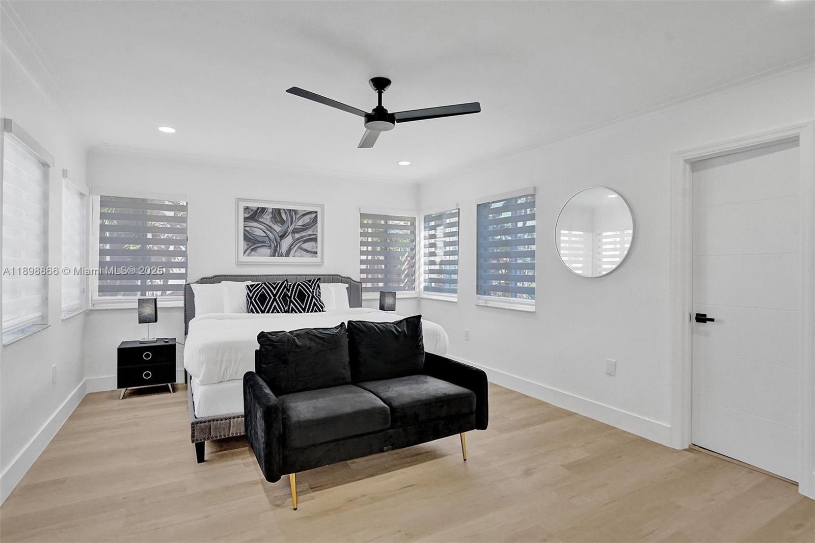 725 Harrison St Hollywood, FL 33019