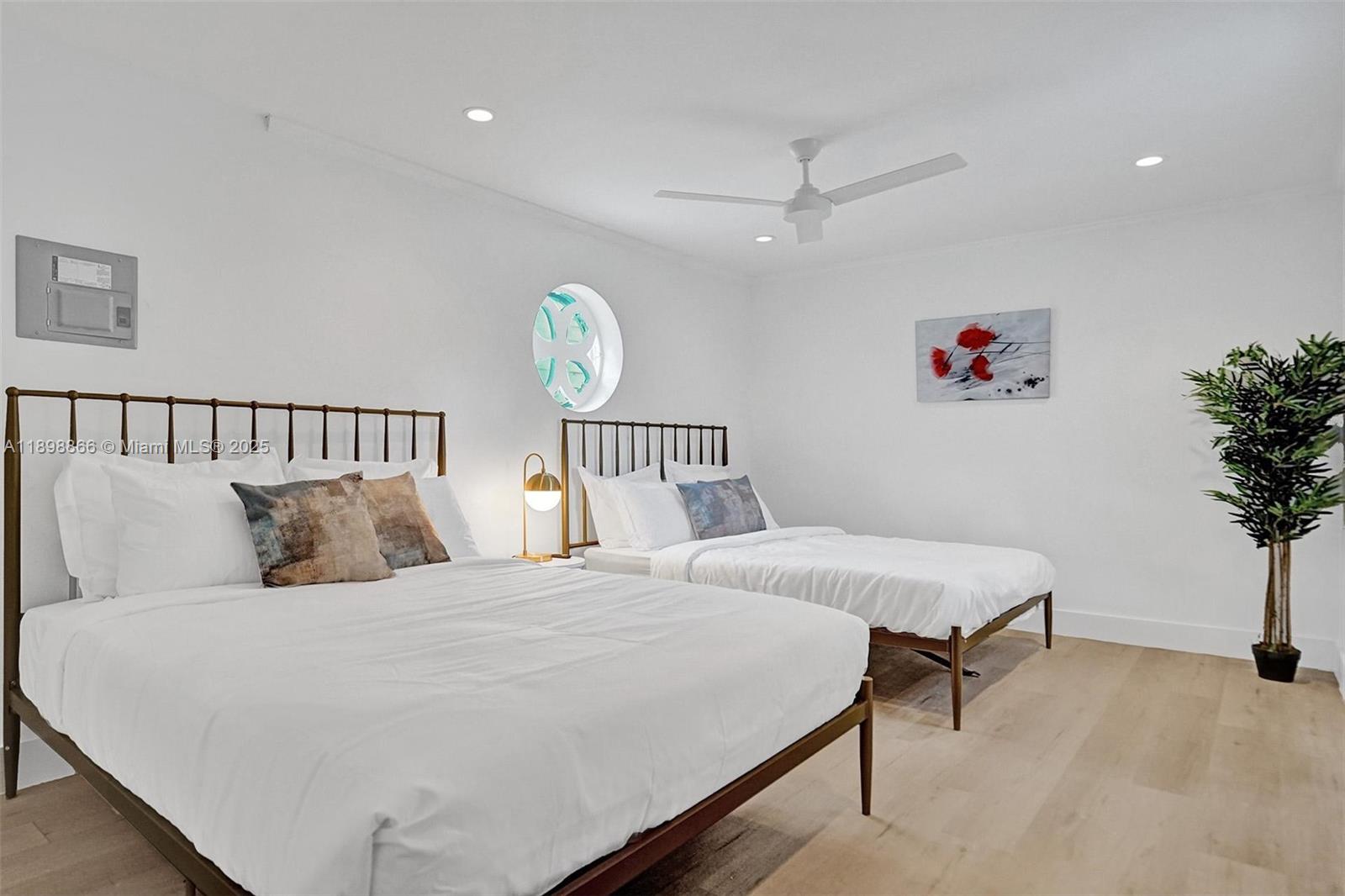 725 Harrison St Hollywood, FL 33019